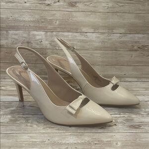 Bandolino Ivory Patent Cream Slingback Heels NWT Size 9M Retails $89